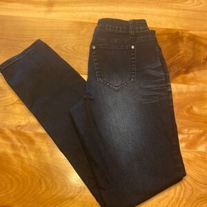 2/$15 T Five jeans dark wash with studs and jewel button‎
